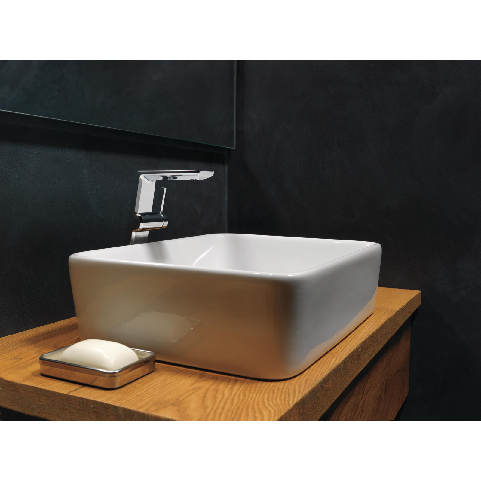 Pivotal Single Hole Bathroom Faucet with Drain Assembly and Diamond™ Seal Technology, Chrome