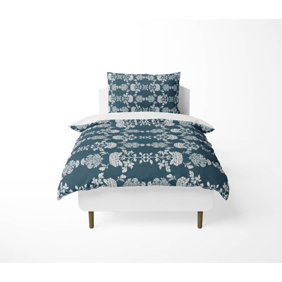 Pia Lightweight Comforter Set