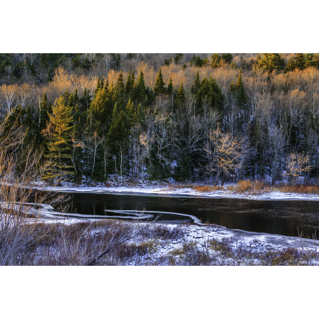 Adirondack winterlicher Bach