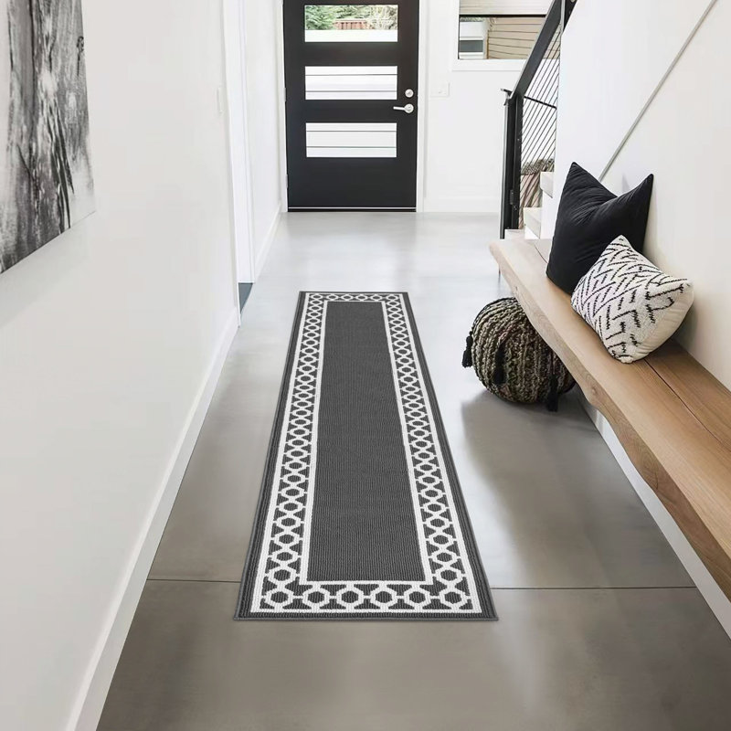 Tapis de couloir touffeté gris foncé / blanc, Tapis de couloir 2 pi 2 po x 8 pi