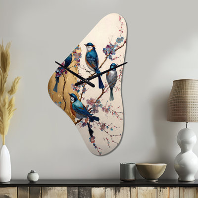 Multicolore oiseaux sur prunier II - horloges murales asymétriques en métal, horloge murale beige