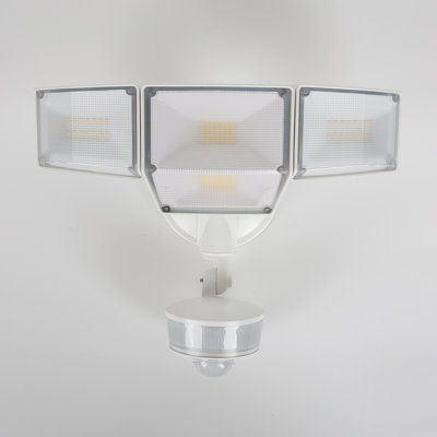 1 3 Head Weather Resistant Outdoor Security Light with Night Light