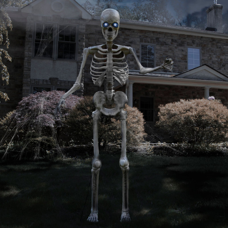 Figurine Skeletons Bones McNeely the Towering