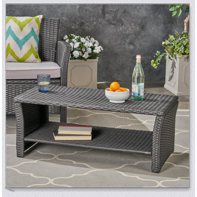 Table basse d'extérieur en osier ST LUCIA, mobilier de patio durable et élégant pour les espaces de vie extérieurs modernes