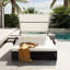 Double chaise longue d'extérieur avec dossier réglable et table d'appoint cachée avec auvent incurvé pour parasol-103344157