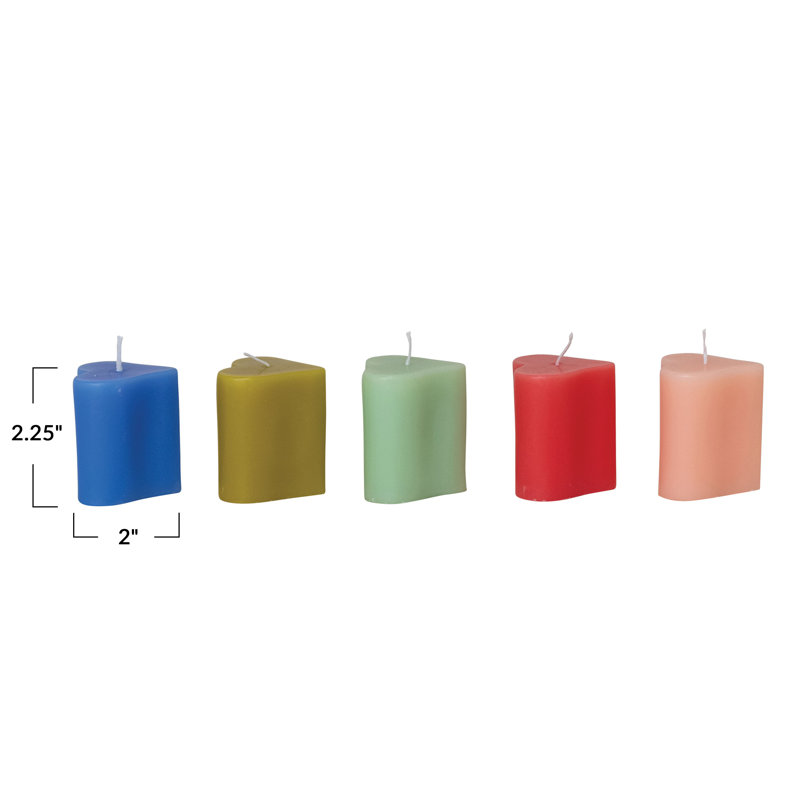 Bougies non parfumées en forme de cœur dans une boîte