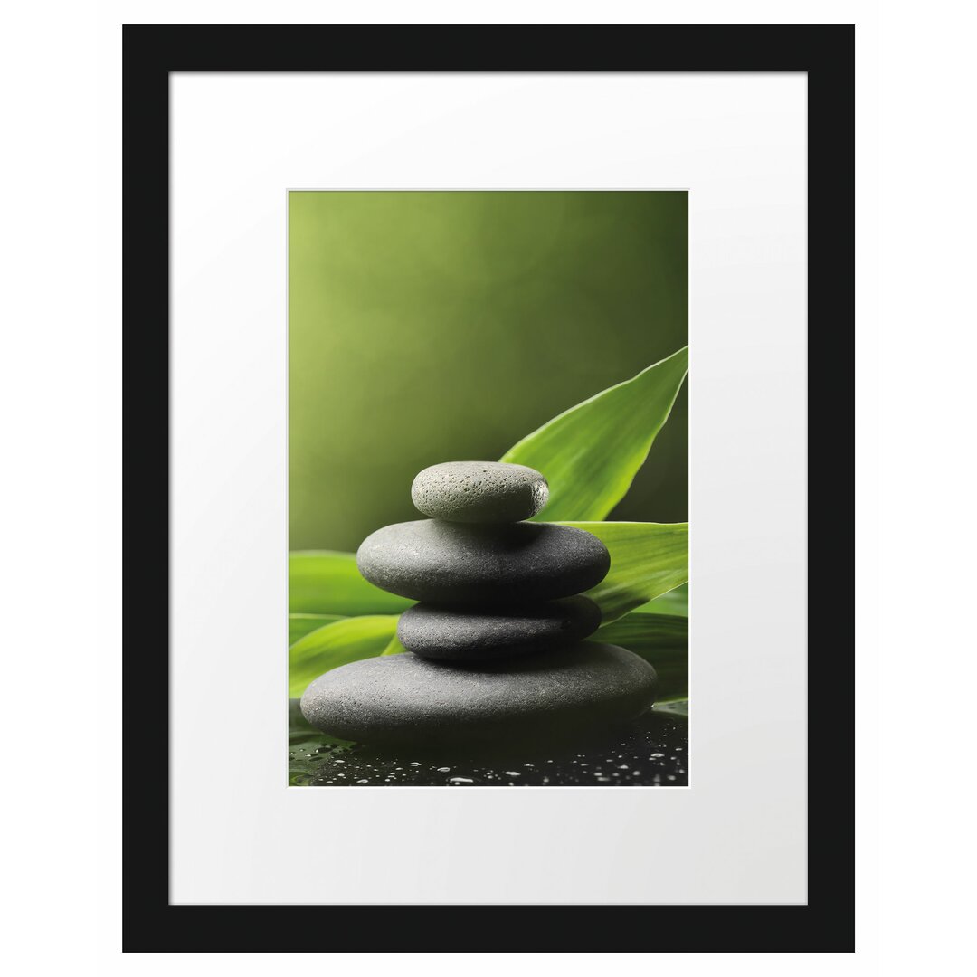 Zen-Steine mit Blättern Gerahmter Fotokunstdruck