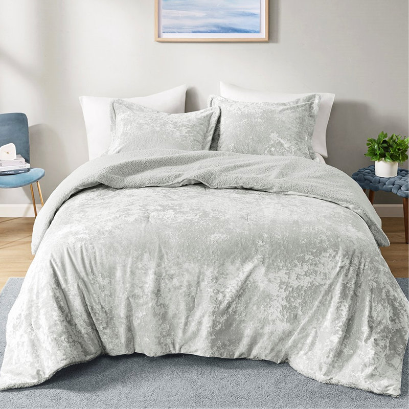 Édredon gris avec velours lisse et confortable