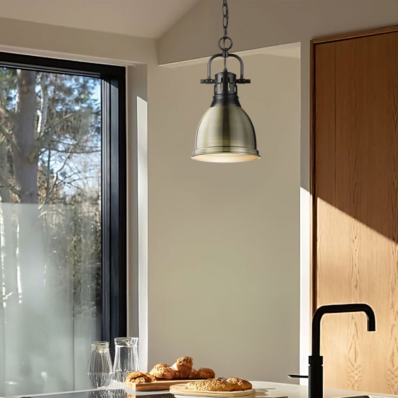 Luminaire suspendu unique à 1 lumière Alethia sans accents de matériau secondaire ou d'accent, Laiton vieilli, Noir mat