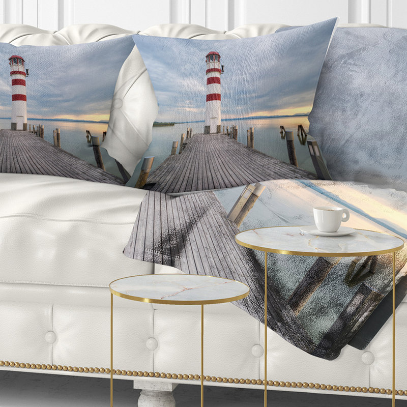 Pont du phare du lac Neusiedl au coucher du soleil, 18 po x 18 po, Coussin décoratif