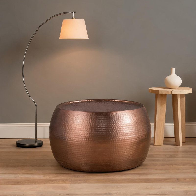 Table basse ronde en aluminium avec finition cuivre orangé martelé à la main, décor contemporain moderne de 32 pouces pour le salon
