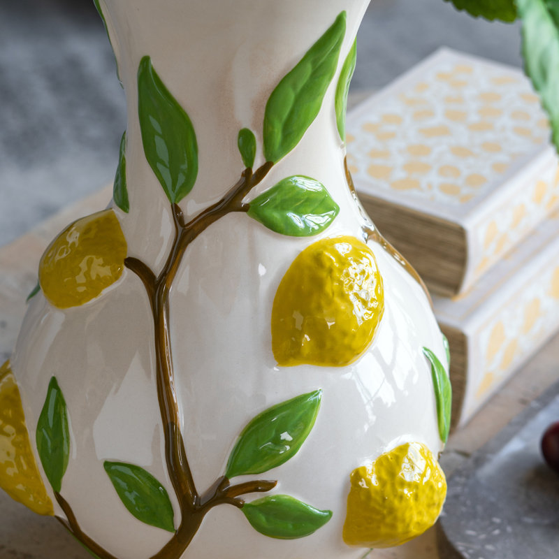 Vase décoratif en céramique avec accents de citron jaune vif