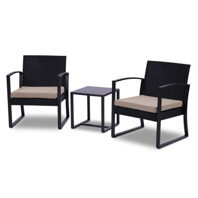 3 pièces Ensemble de mobilier d'extérieur en rotin pour patio - comprend 2 chaises simples avec coussin moelleux et 1 table basse à plateau en verre