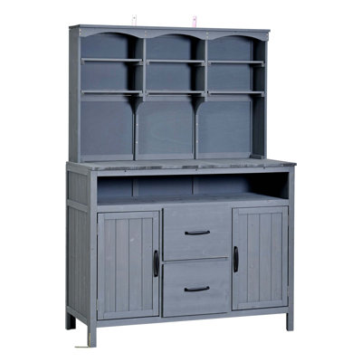 Grand banc de rempotage extérieur en bois de sapin, îlot de cuisine multifonctionnel de 45,3 pouces avec huche, armoires, tiroirs et crochets de suspension, comptoir spacieux pour le jardinage et les grillades, gris