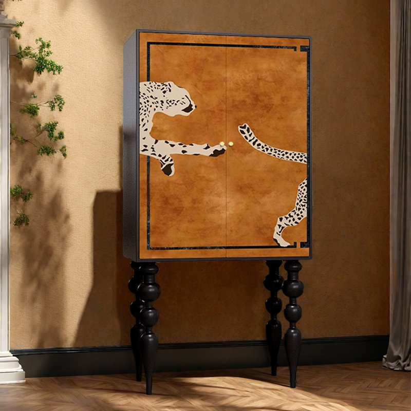 Armoire décorative à pieds hauts de style américain