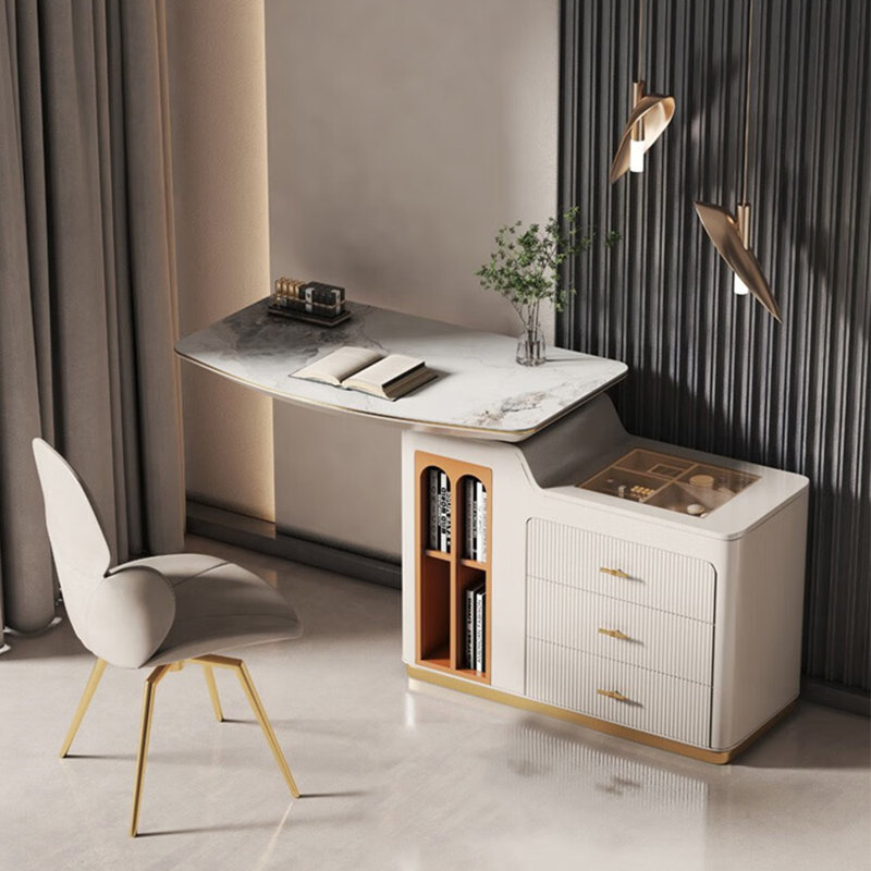 Petit bureau luxueux de style européen