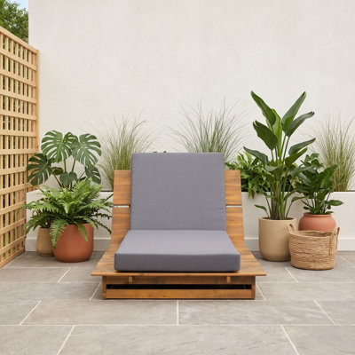 Chaise longue réglable en bois avec coussin mobile