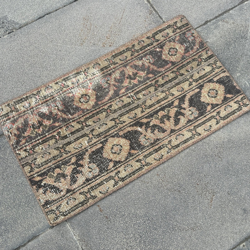 Vintage Turkish Accent Rug with Intricate Design for Enhancing Home Decor Aesthetics