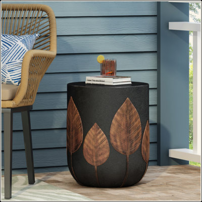 Table d'appoint d'extérieur en béton léger avec motif de feuilles, durable et élégante pour la décoration de patio