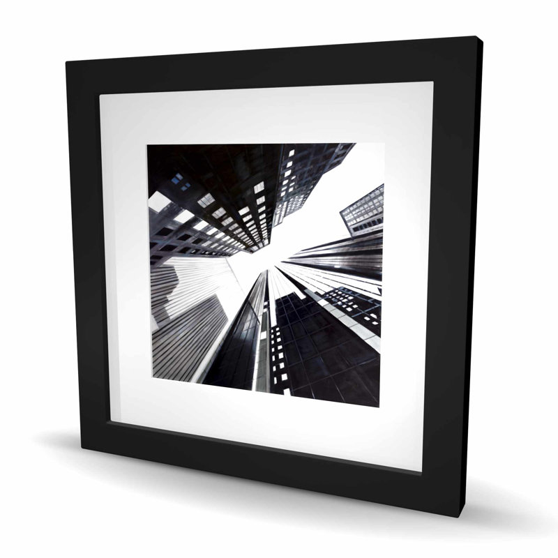 Faible angle de vue de la ville - impression encadrée contemporaine, Noir, H 16 po x l 16 po