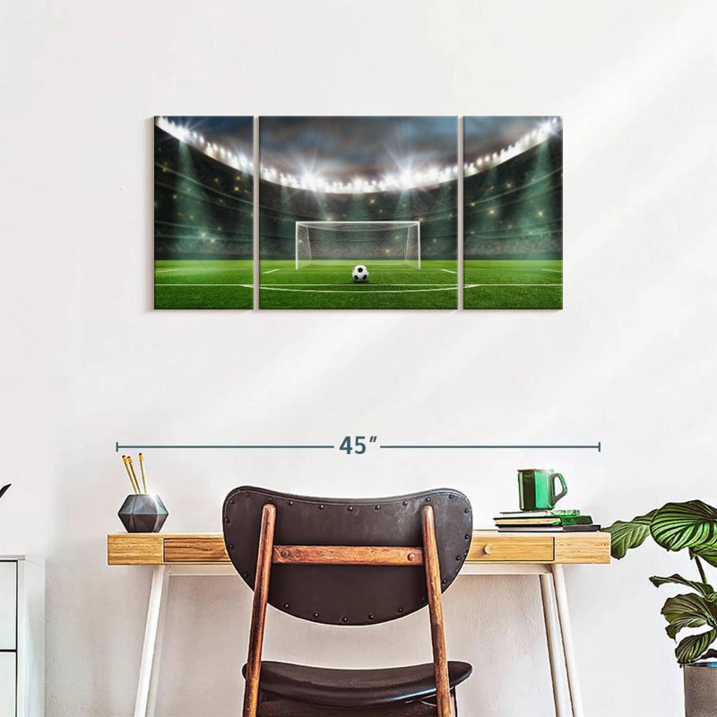 «Soccer Ball In The Stadium», reproduction d'art sur toile, H 18 po x l 39 po x P 1,25 po