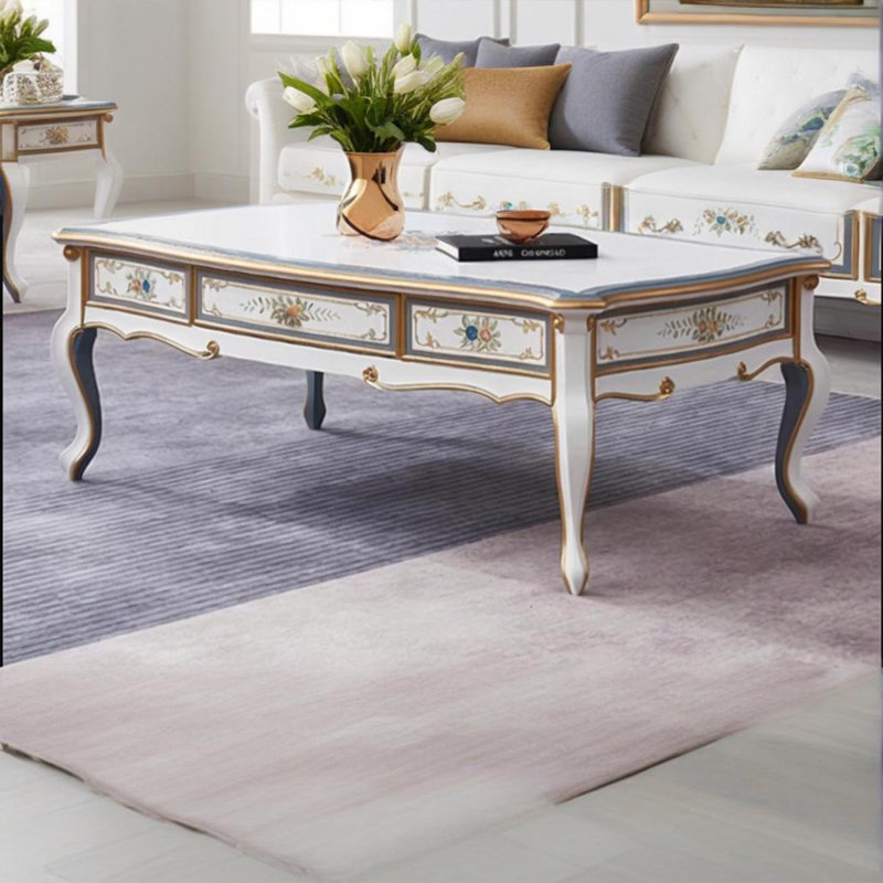Table basse de style européen peinte en or