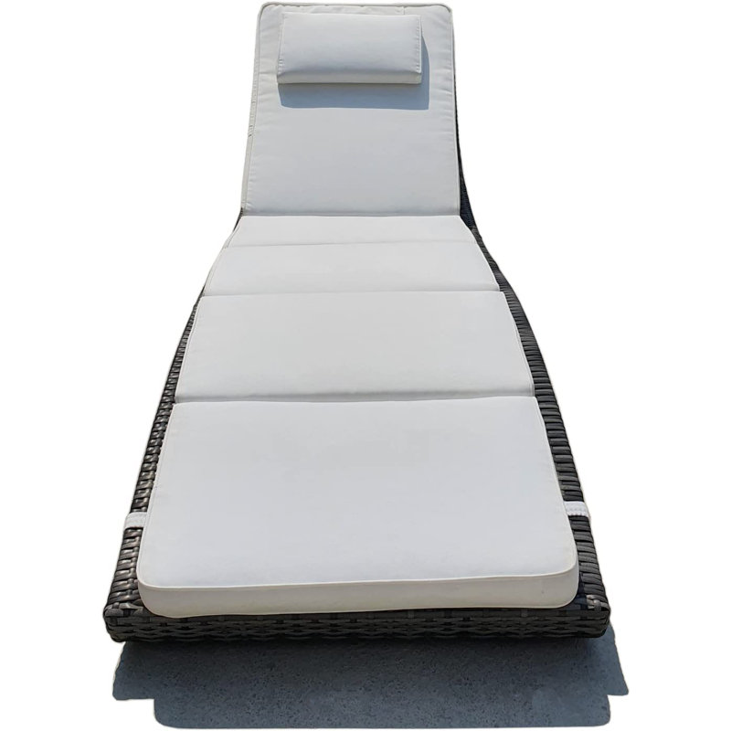 Chaise longue de piscine extérieure pliable en osier et en rotin, Crème
