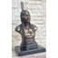 Statue amérindienne aux cheveux tressés