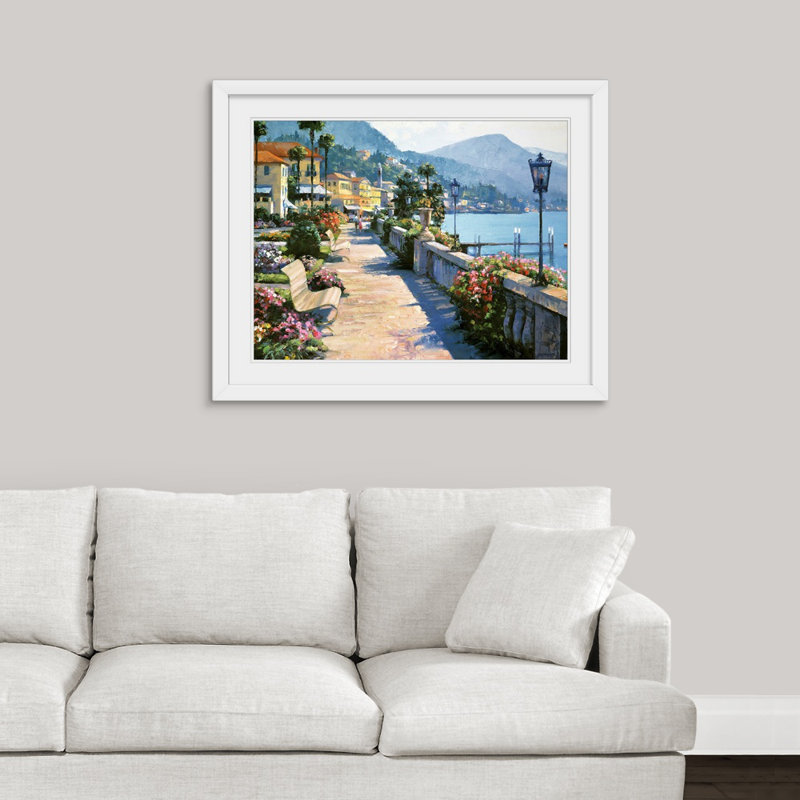 « Bellagio Promenade » par Howard Behrens, reproduction, Cadre blanc, H 26 po x l 32 po x P 1 po
