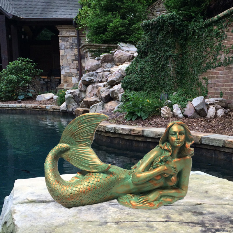 Statue de sirène allongée «Life's a Beach», H 18 po x l 32 po x P 14 po, Bronze patiné