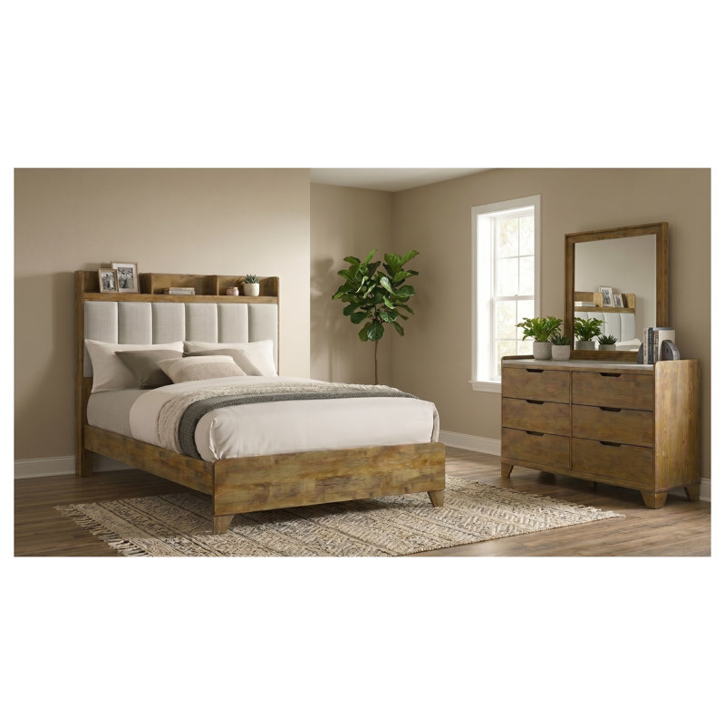 Ensemble de chambre à coucher 3 pièces Whitfield en chêne moyen, format King, comprenant un lit à panneaux, une commode et un miroir.