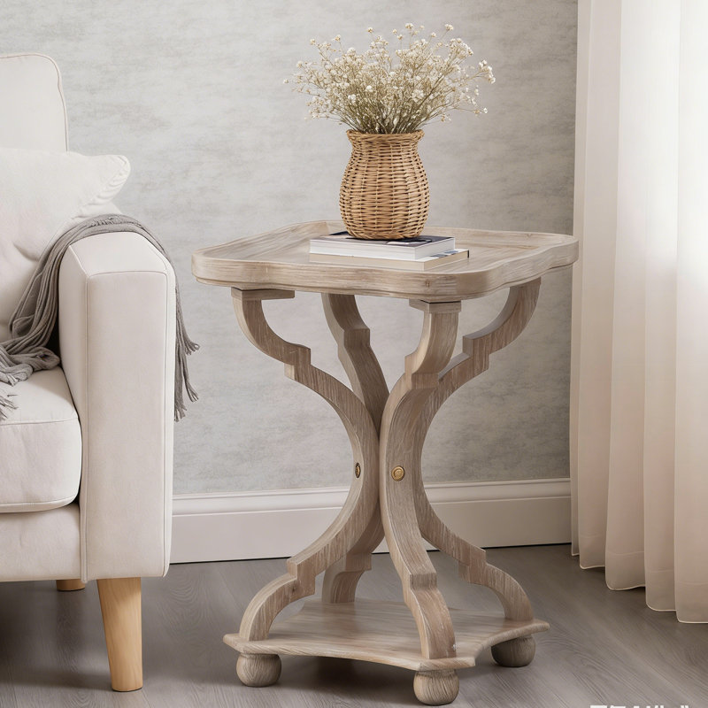LA TABLE D'APPOINT mélange les goûts traditionnels avec le charme intime