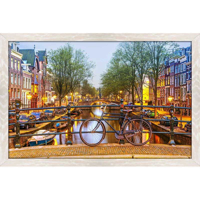 «Amsterdam Bicycle», reproduction de photo encadrée, H 33,5 po x l 49,5 po x P 1 po, Cadre crème délavé
