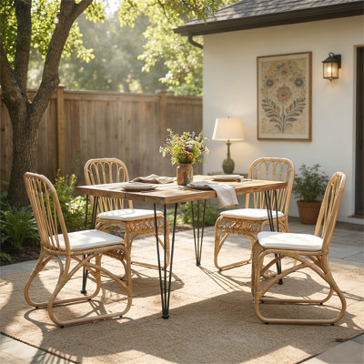 Ensemble de salle à manger moderne 5 pièces avec table en bois d'acacia et chaises en rotin, parfait pour les rassemblements de patio et de cour