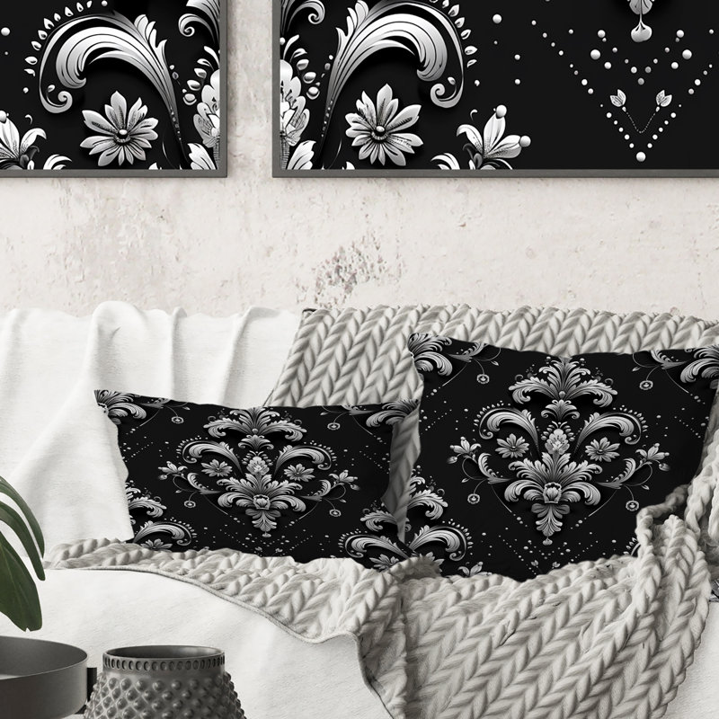 Coussin décoratif traditionnel noir à motif damassé argent IV, H 18 po x l 18 po