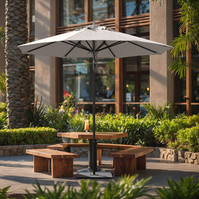 Parasol de patio en aluminium noir 9 pieds avec nervures en fibre de verre et poulie à Sunbrella naturel