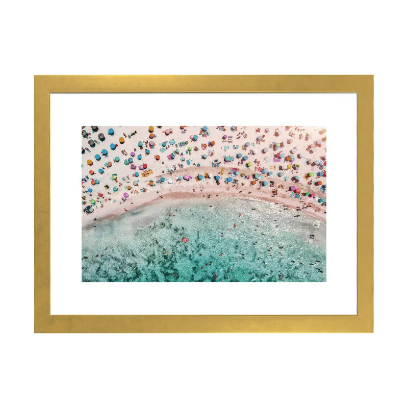 «Beachy» par Honeymoon Hotel - impression, H 16 po x l 24 po x P 1 po, Papier encadré doré, Blanc