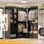 Système d'organisation pour garde-robe de 55 à 79 po avec tiroirs, porte-pantalons, rangement pour cubes et zone de suspension-940285357