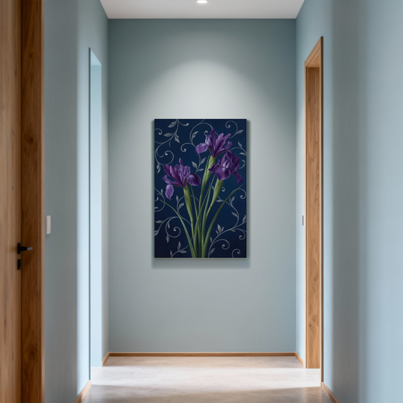 Plantes et fleurs d'iris mauves sur fond bleu foncé avec des vignes argentées, H 24 po x l 16 po
