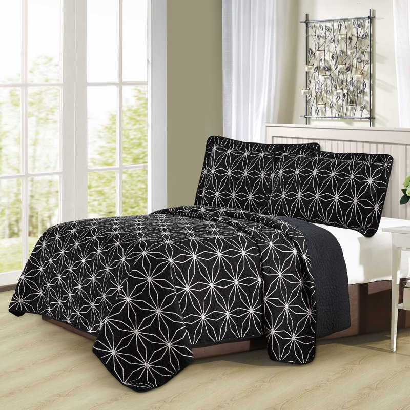 Joresa Polyester Geometric Shapes Coverlet