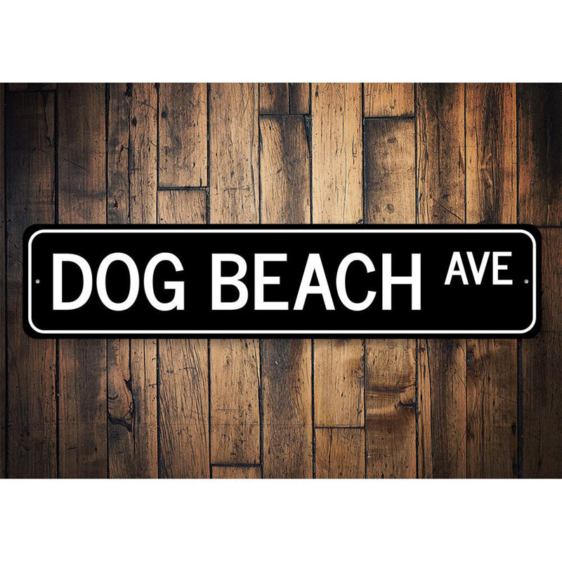 Plaque en aluminium Dog Beach Avenue, H 4 po x l 18 po x P 0,04 po