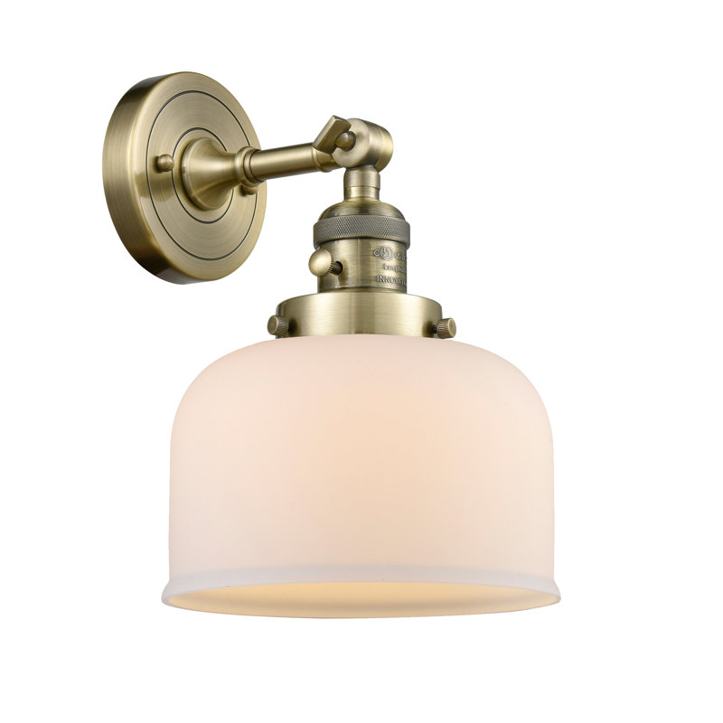 Applique murale 1 lumière 5 po Bell, Laiton antique, Boîtier blanc mat, Ampoule incandescente rétro 60 watts