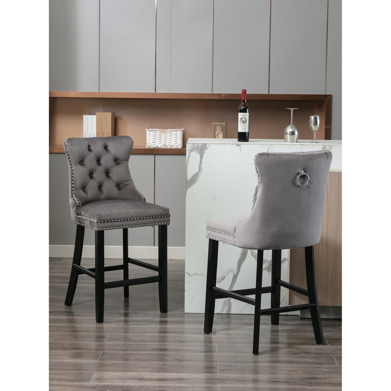 Chaises de bar modernes en velours de style Mid-Century avec capitonnage à boutons, pieds en bois massif, coussin en mousse à haute élasticité, hauteur réglable, de 2, revêtement de luxe gris, tissu, 2 rivets décoratifs gris