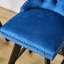 Velours bleu capitonné, siège pivotant à 360°, rembourrage en mousse, pieds en bois massif, finitions soignées, ensemble de 2 pour repas, rembourrage, accents en bois, 2 bleus
