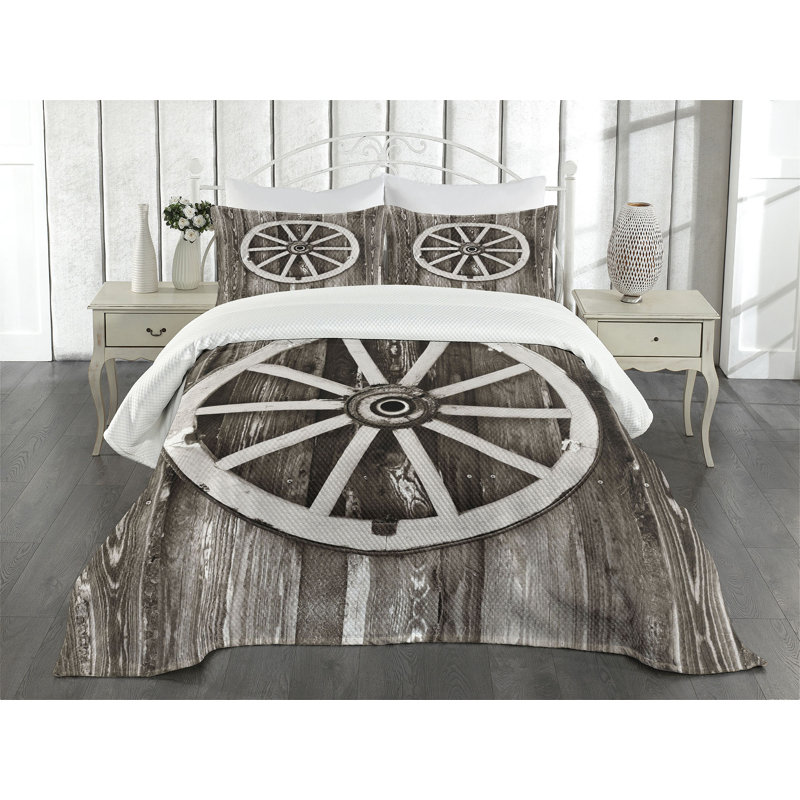 White Quilted Wagon Wheel Queen Bedspread Set