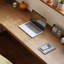 Bureau en bois massif brun et noir en forme de L-2052285623-2052285610