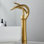Robinet de lavabo de vasque de salle de bain moderne à cascade unique avec poignée à levier unique en laiton massif sans plomb à finition or à robinet fixe en céramique