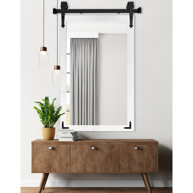 Miroir vertical moderne avec rail de porte de grange en acier et supports de coin décoratifs en métal Modern, 56 x 33