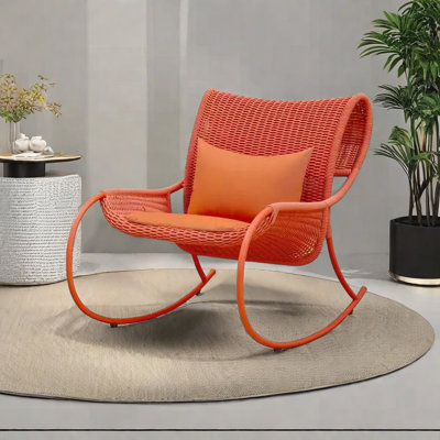 Chaise berçante Woven Home