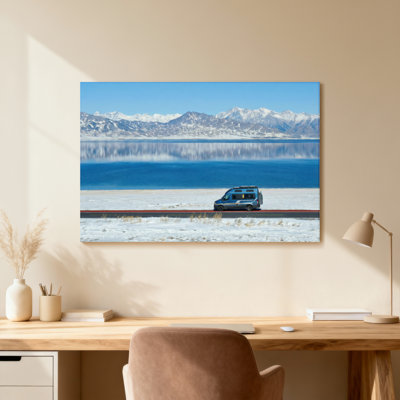 Paysages pittoresques et urbains Mountain Lake Reflection Van Road Snow Sky Blue